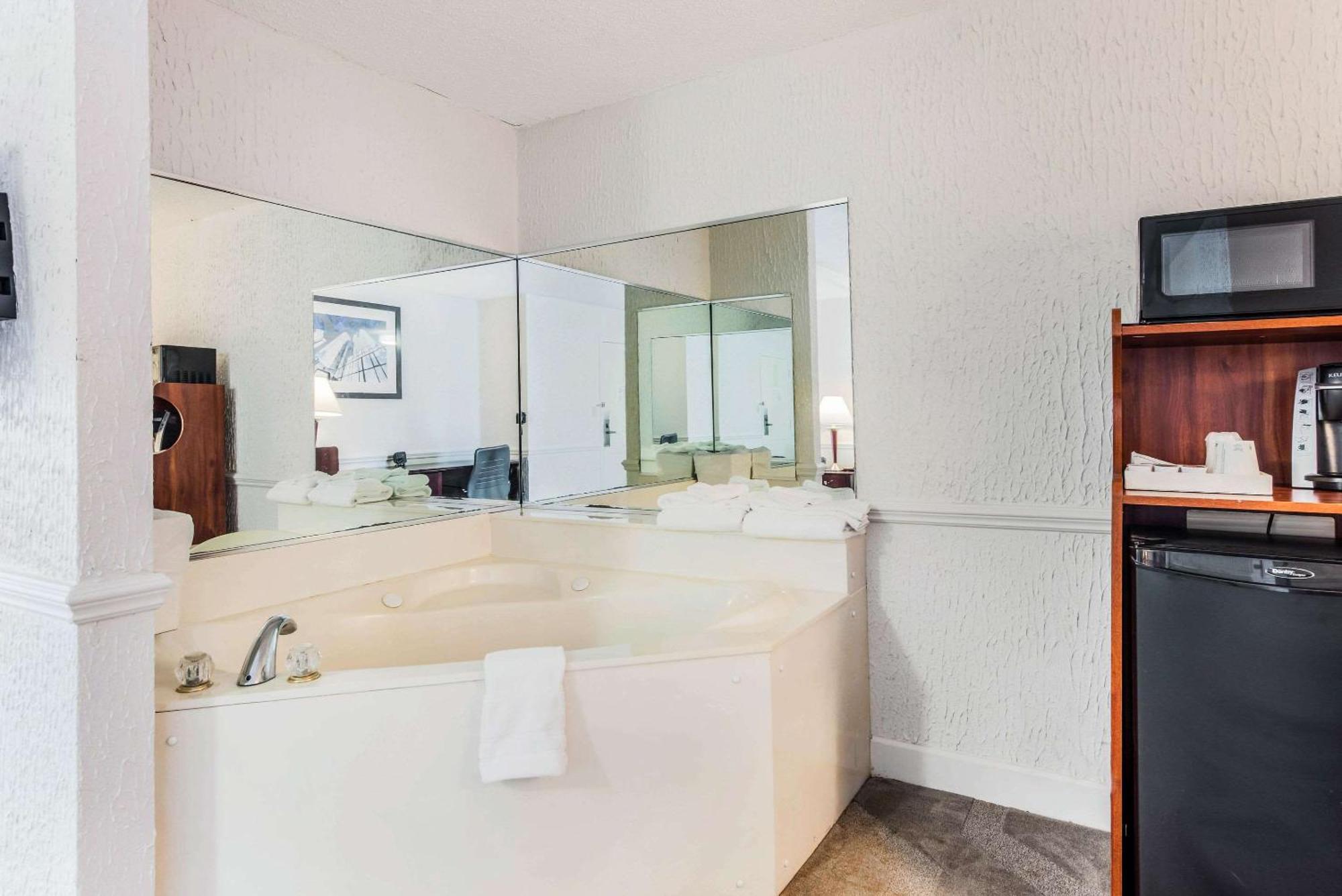 The Blu Hotel Blue Ash Cincinnati, Ascend Hotel Collection Екстер'єр фото