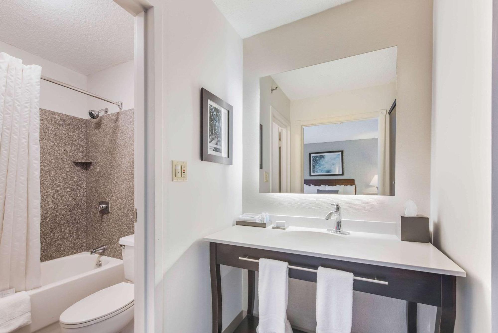 The Blu Hotel Blue Ash Cincinnati, Ascend Hotel Collection Екстер'єр фото